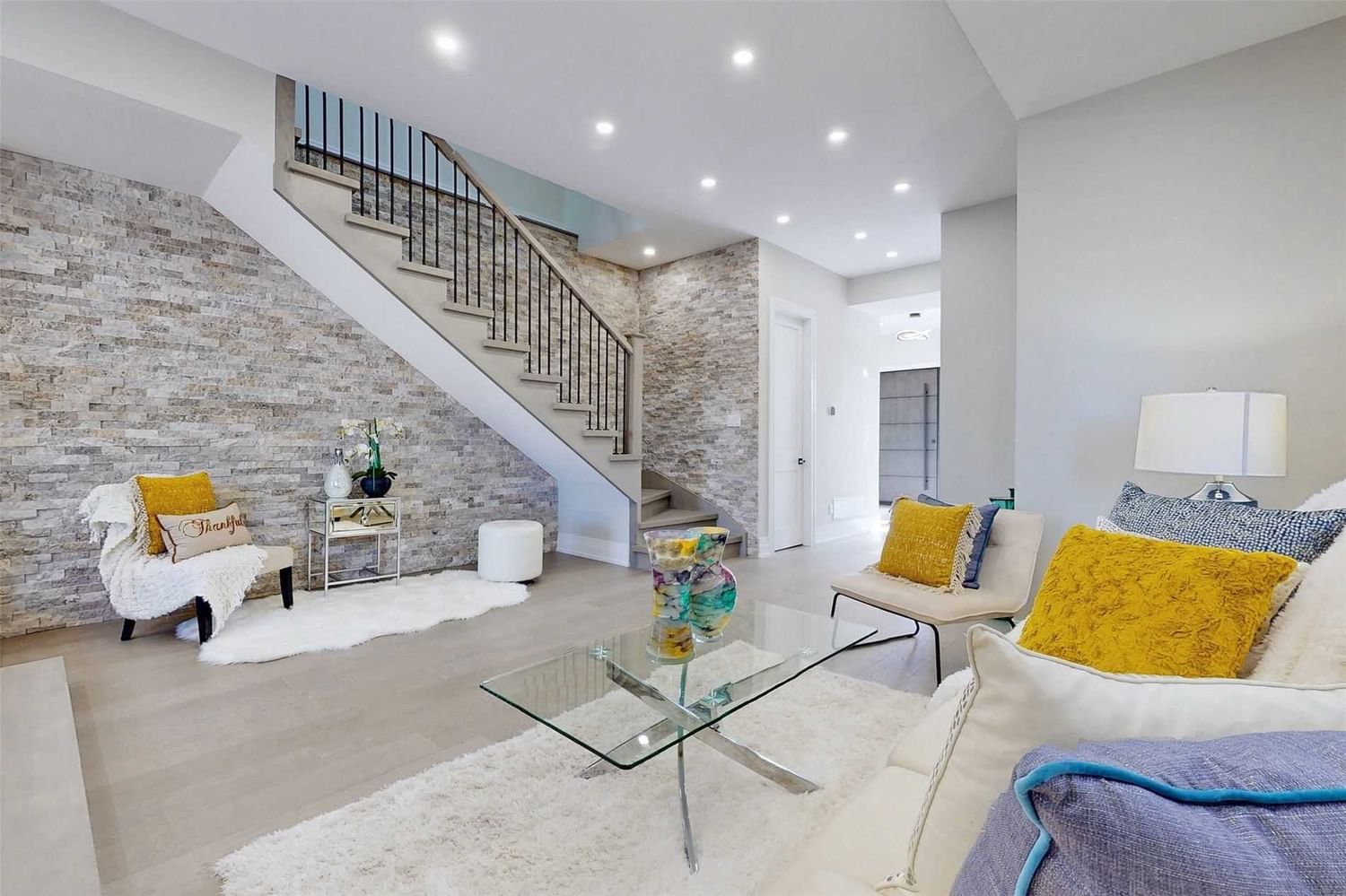 Detached House sold at 1068 Briar Hill Avenue, Toronto, Briar Hill-Belgravia, M6B 1M7 - MLS: W5908447