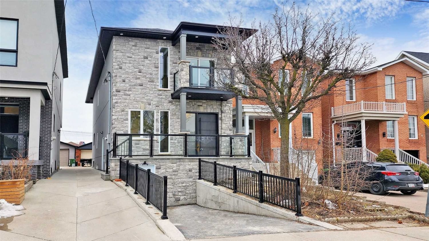 Detached House sold at 1068 Briar Hill Avenue, Toronto, Briar Hill-Belgravia, M6B 1M7 - MLS: W5908447