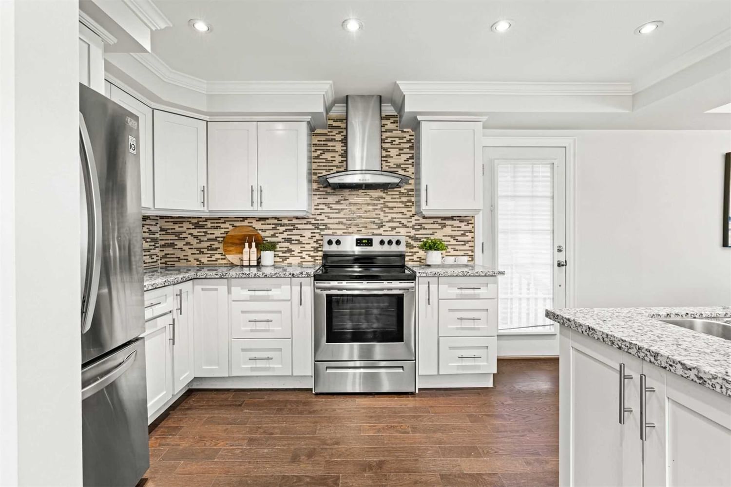 Listing Image 11
