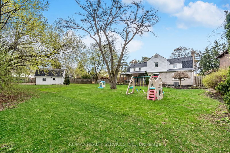 5 Pine Ridge Lane, Brampton, L6W 1G6 | Image 2