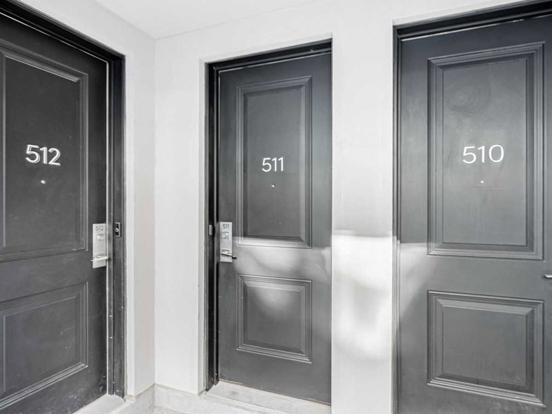 511 - 657 Cricklewood Dr, Mississauga, L5E 0B8 | Image 2