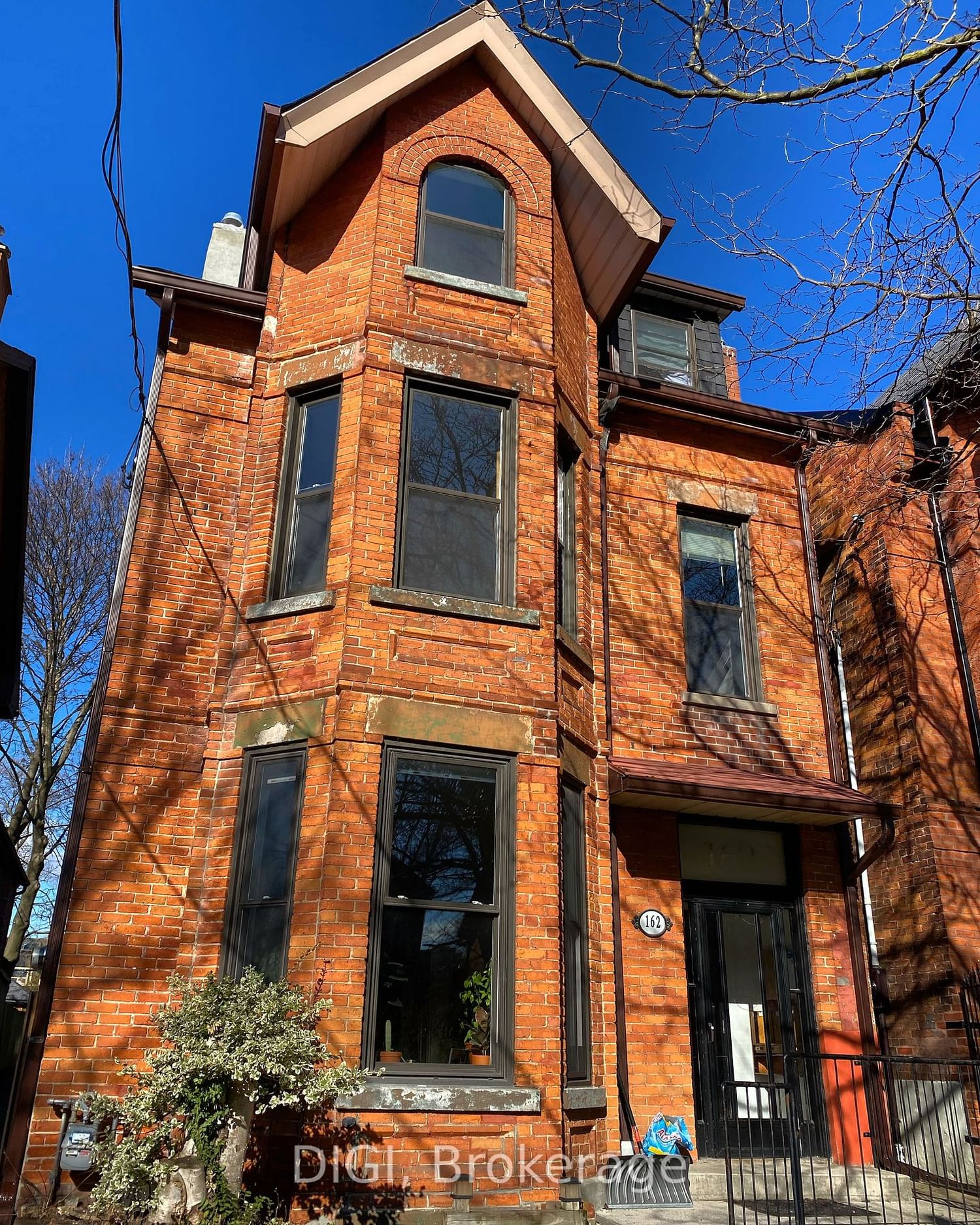 Semi-Detached House leased at 4-162 Cowan Avenue, Toronto, South Parkdale, M6K 2N6 - MLS: W5914692