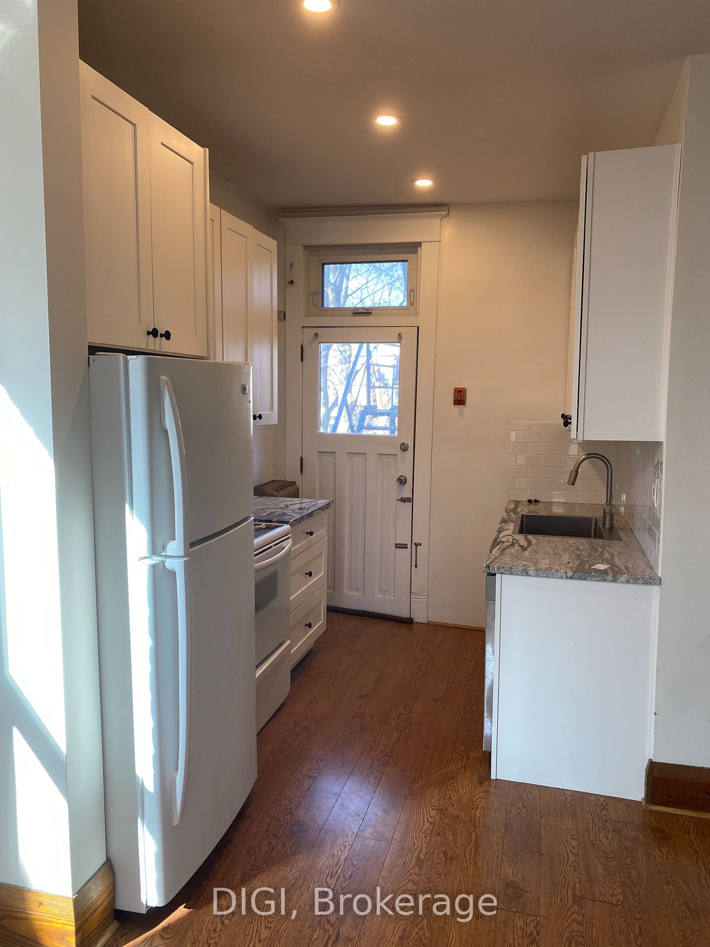 Semi-Detached House leased at 4-162 Cowan Avenue, Toronto, South Parkdale, M6K 2N6 - MLS: W5914692