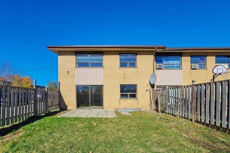Townhouse leased at 6-31 Sedgeley Drive, Toronto, Willowridge-Martingrove-Richview, M9R 1Z5 - MLS: W5922859