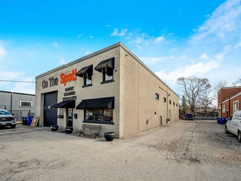 1446 Wallace Rd, Oakville, L6L 2Y2 | Image 3