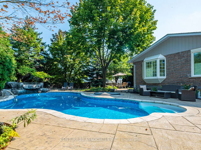 38 Kenninghall Boulevard