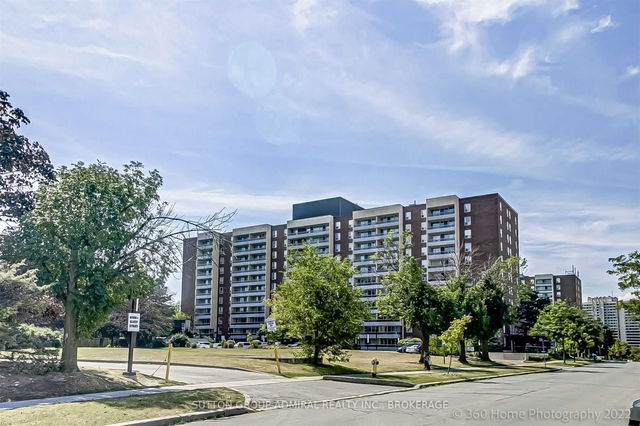 902 - 25 Four Winds Drive
