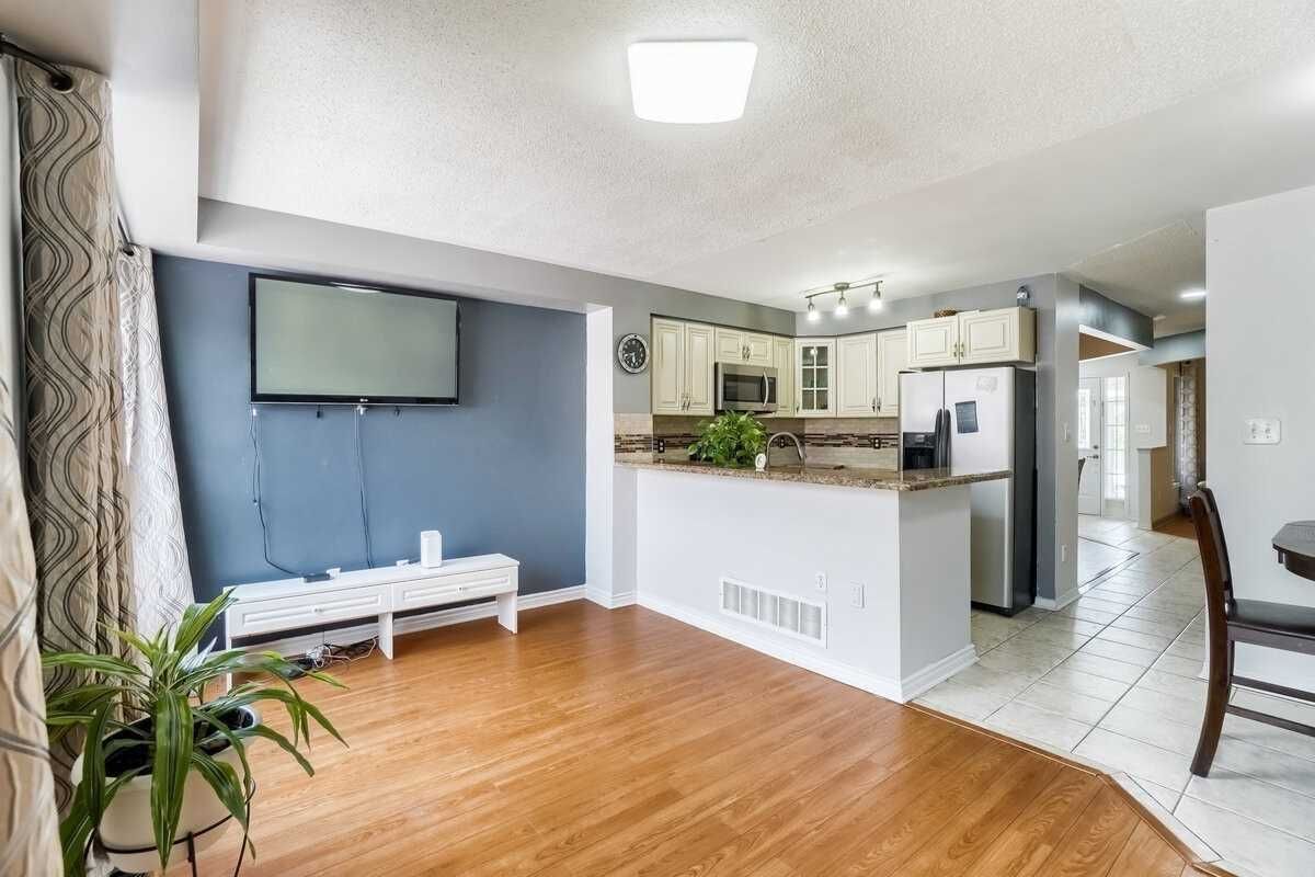 Listing Image 14