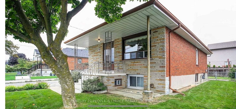10 Rosewood Ave, Toronto, M8Z 1X4 | Image 2