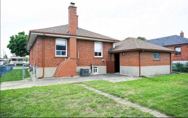 10 Rosewood Ave, Toronto, M8Z 1X4 | Image 3