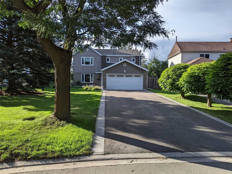 22 Madelaine Cres, Brampton, L6S 2Y9 | Image 2