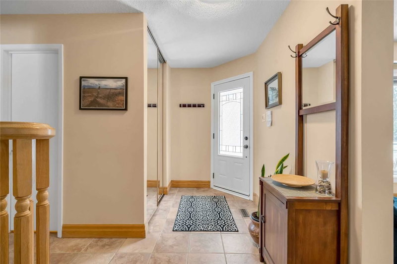 22 Madelaine Cres, Brampton, L6S 2Y9 | Image 3