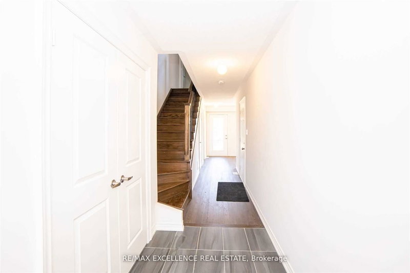 34 Queenpost Dr E, Brampton, L6Y 6L2 | Image 3