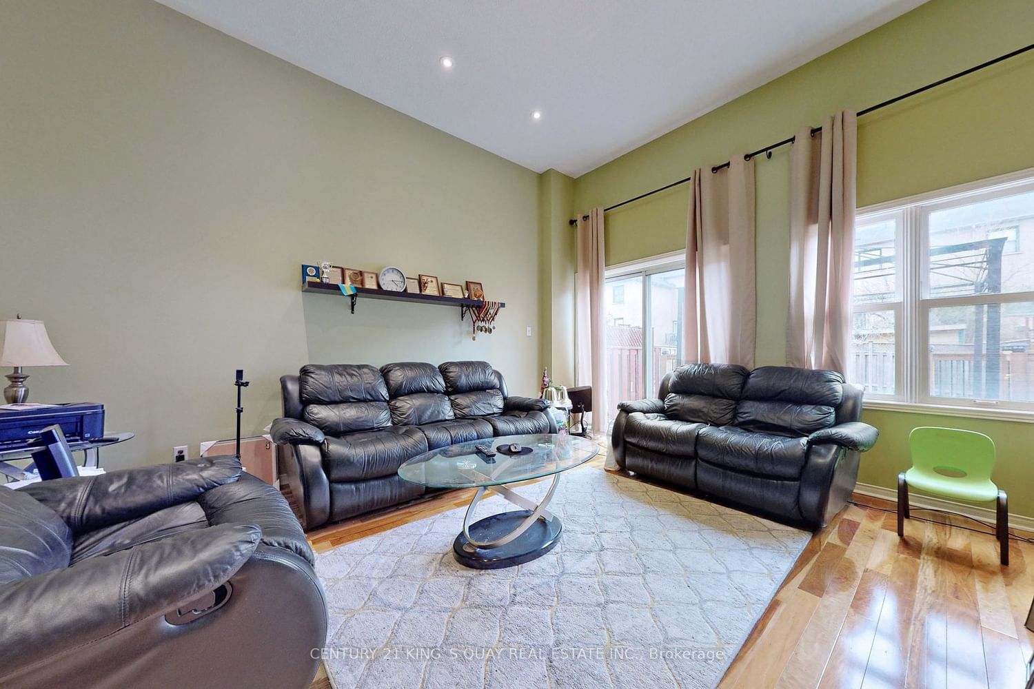 Listing Image 7