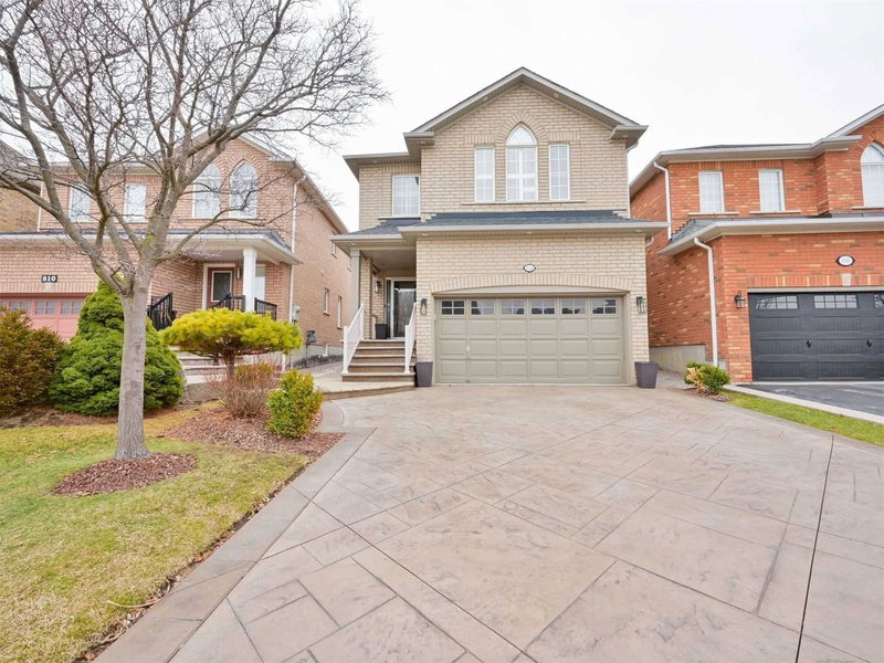 814 Brass Winds Pl, Mississauga, L5W 1T4 | Image 2