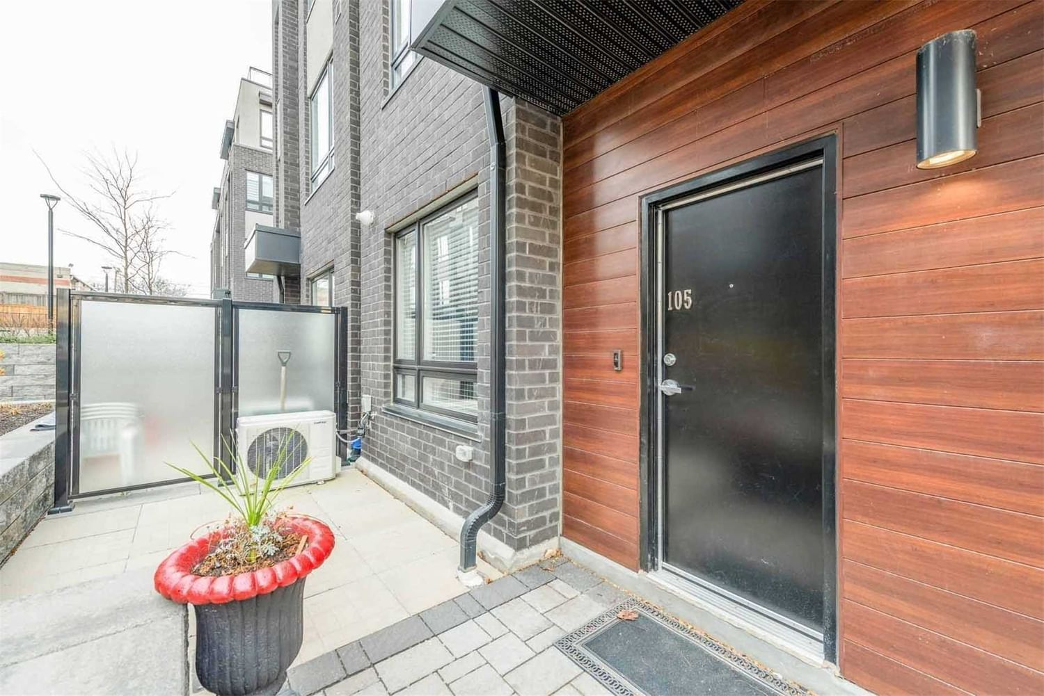 Townhouse leased at 105-1110 Briar Hill Avenue, Toronto, Briar Hill-Belgravia, M6B 0A9 - MLS: W5934743