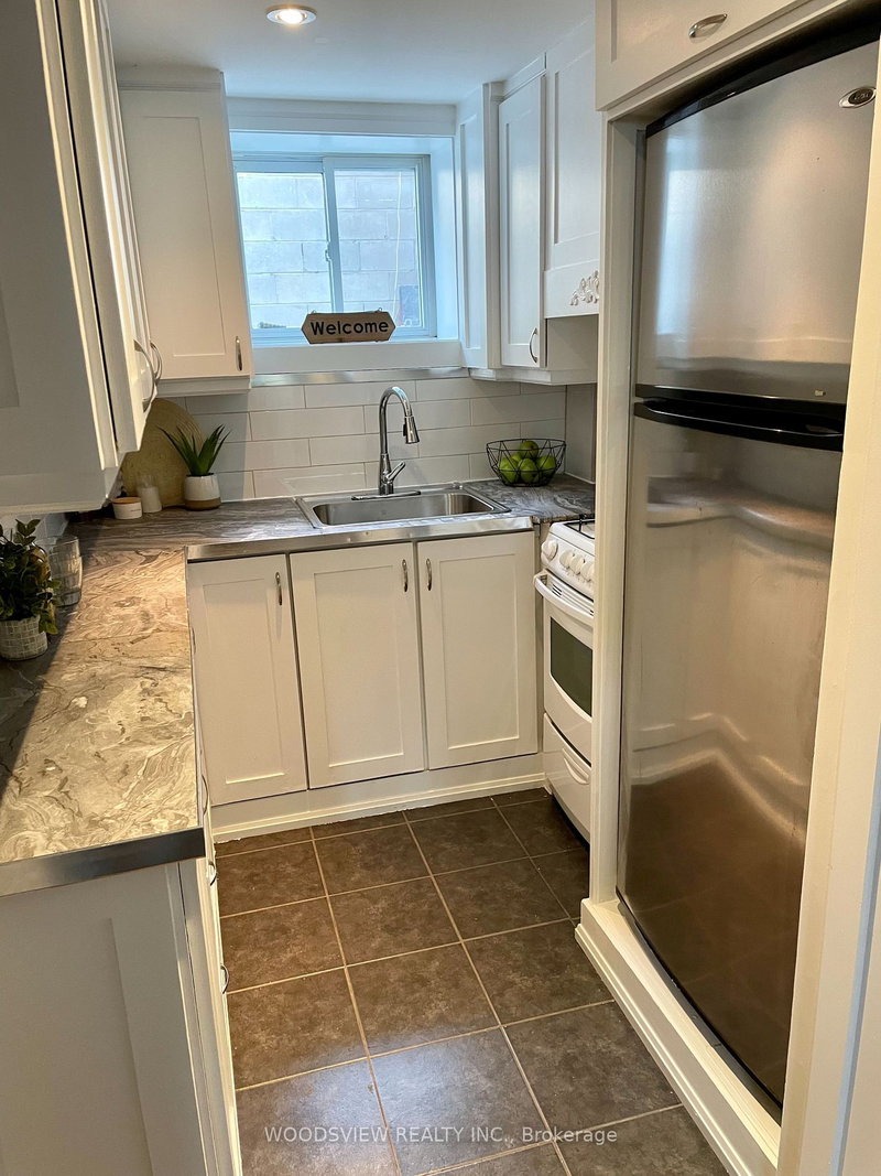 Lower - 525 Old Weston Rd, Toronto, M6N 3B2 | Image 2