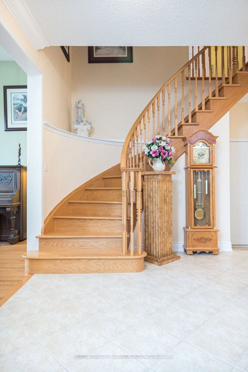 625 Laughren Cres, Milton, L9T 0G6 | Image 3