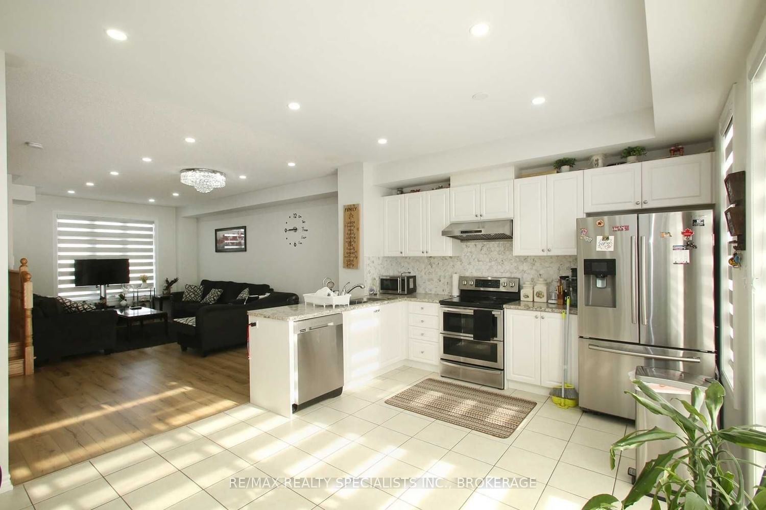 Listing Image 7