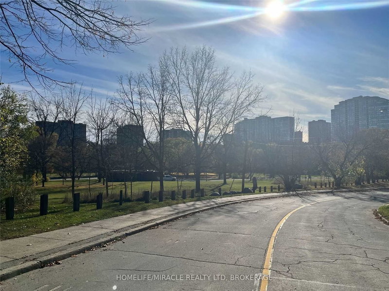 130 Rowntree Mill Rd, Toronto, M9L 1C9 | Image 2