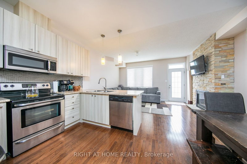 15 Munch Pl, Milton, L9T 8K6 | Image 2