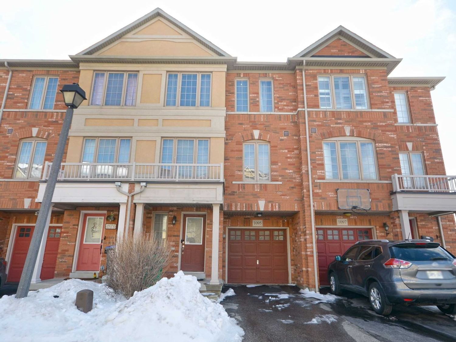 Townhouse leased at 1095 Felicity Crescent, Mississauga, East Credit, L5V 0B2 - MLS: W5946991