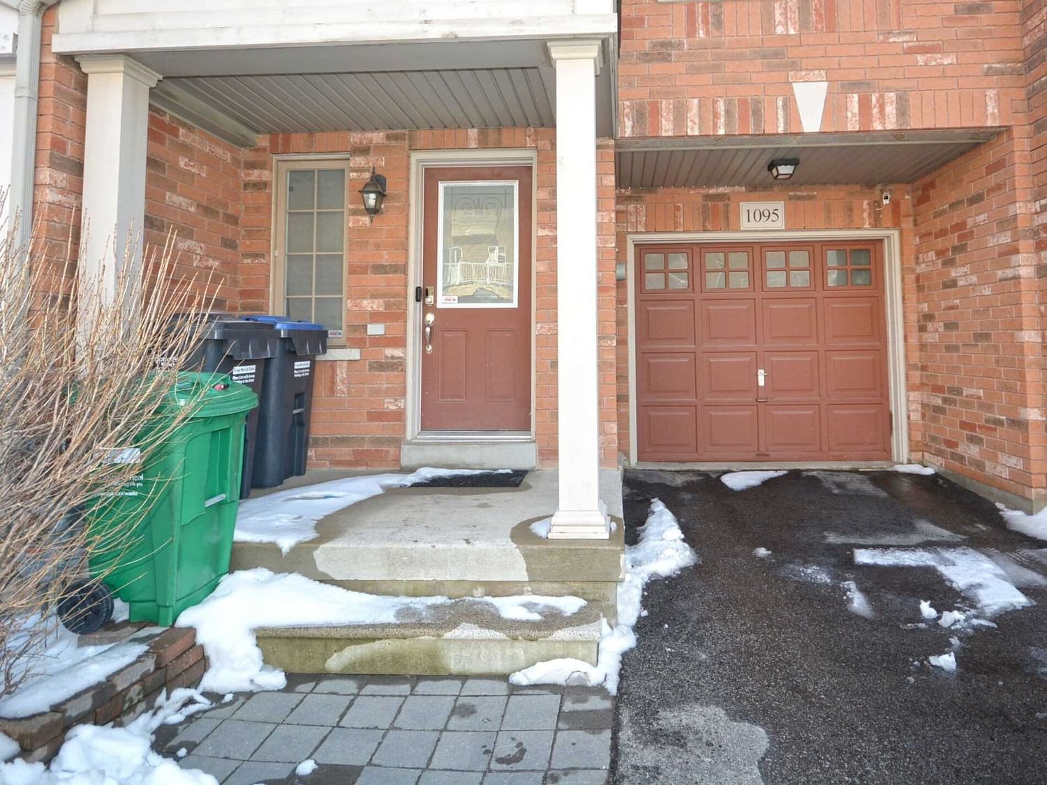 Townhouse leased at 1095 Felicity Crescent, Mississauga, East Credit, L5V 0B2 - MLS: W5946991