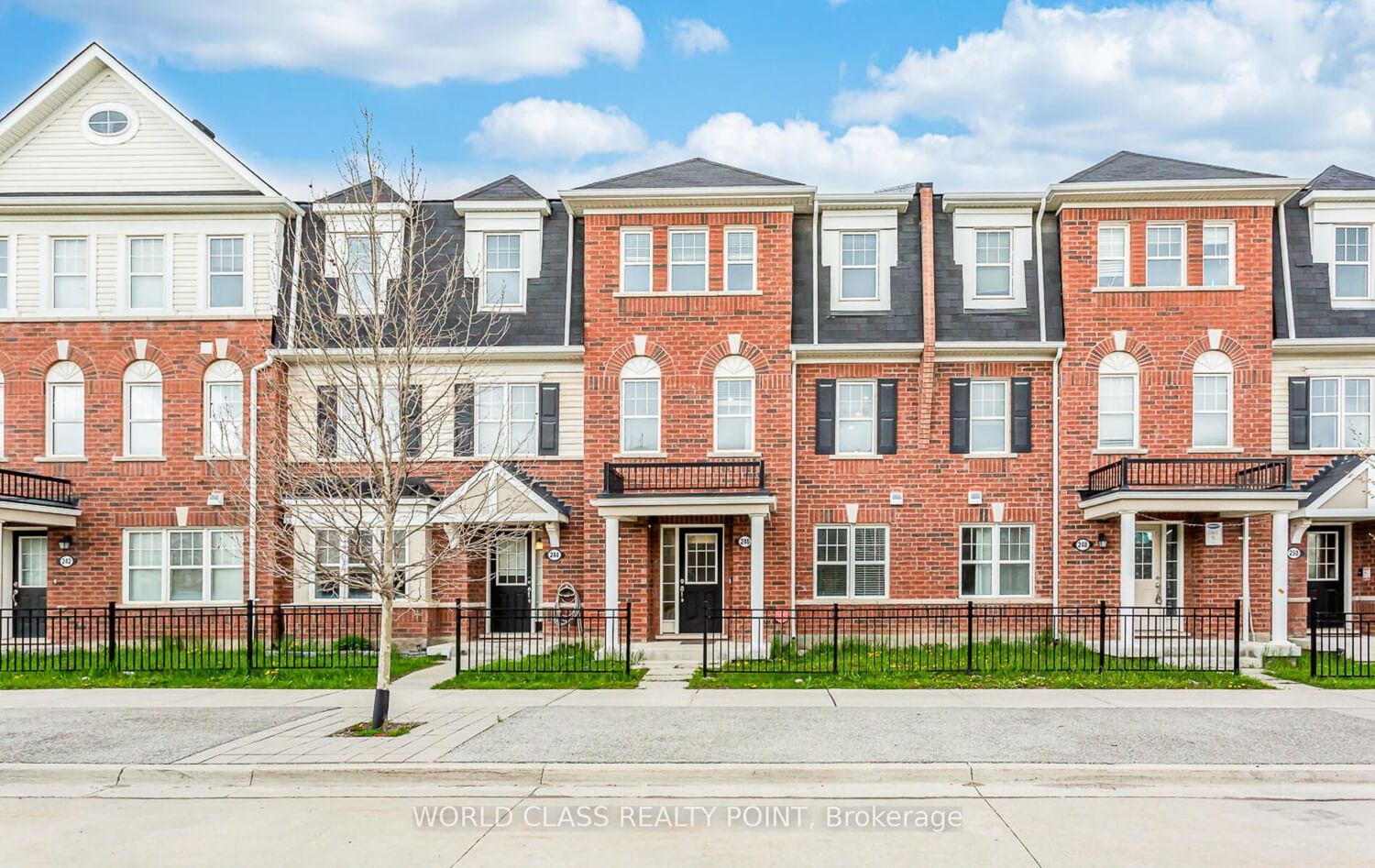 Townhouse sold at 246 Remembrance Road, Brampton, Northwest Brampton, L7A 4P4 - MLS: W5947780