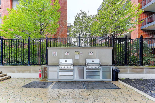 2121 - 800 Lawrence Avenue
