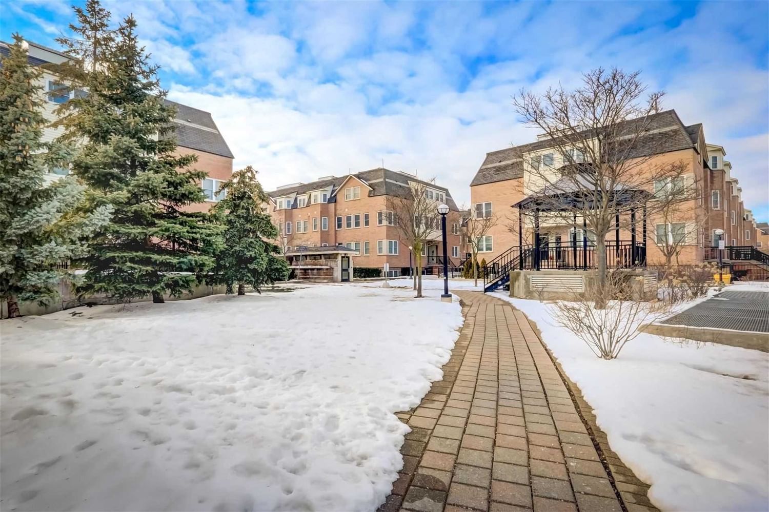Townhouse sold at 34-760 Lawrence Avenue, Toronto, Yorkdale-Glen Park, M6A 3E7 - MLS: W5948447