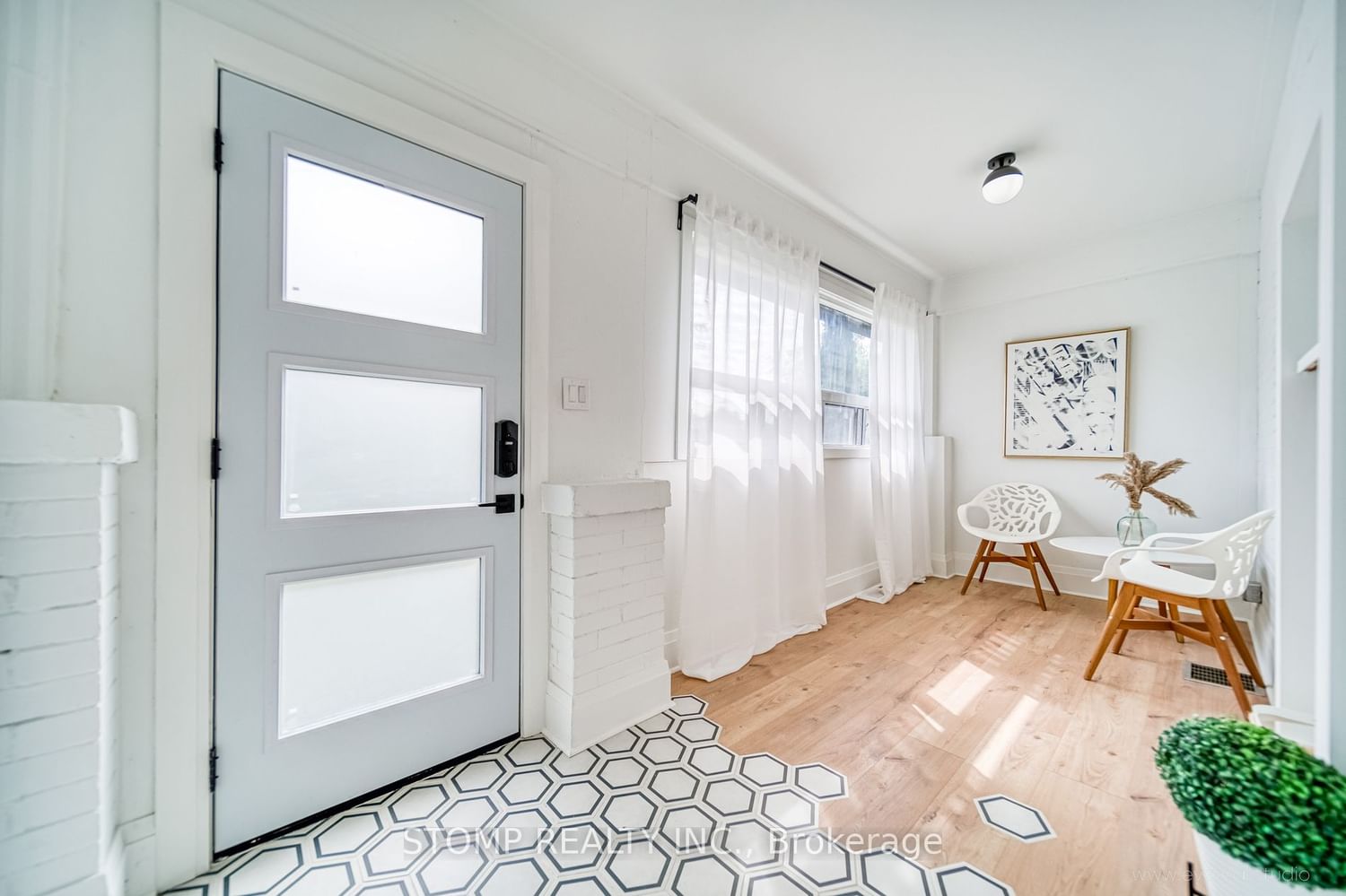 Listing Image 3