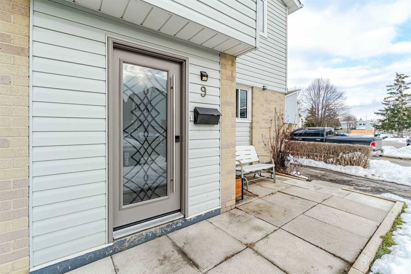 9 Horatio Crt, Brampton, L6S 1X8 | Image 3
