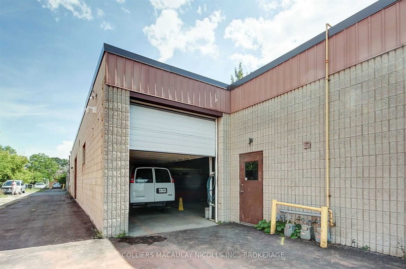 1 - 2084 Speers Rd, Oakville, L6L 2X8 | Image 2