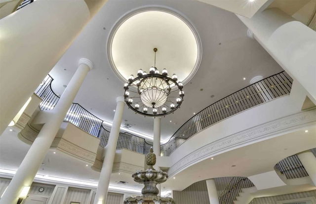 #111 - 35 Kingsbridge Garden Circle