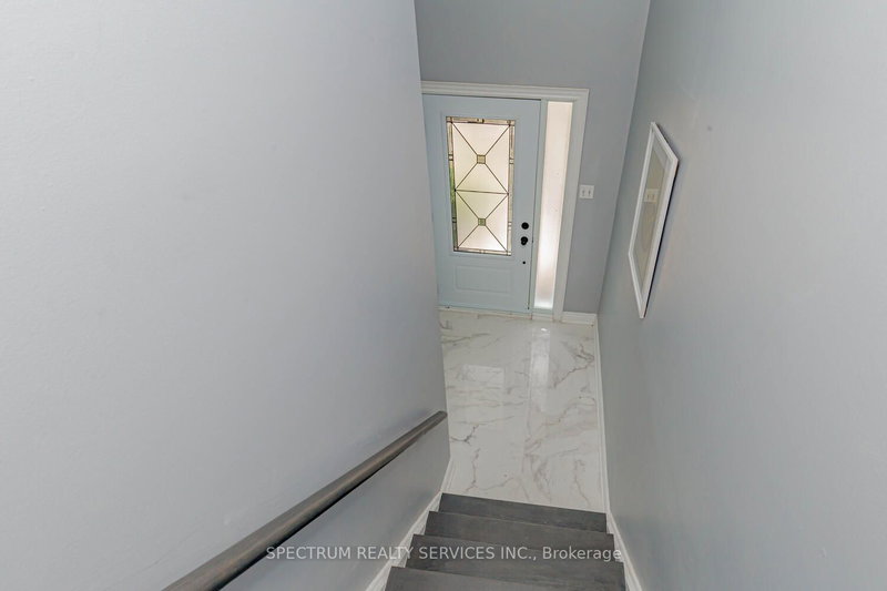 8 Norbrook Cres, Toronto, M9V 4P8 | Image 3