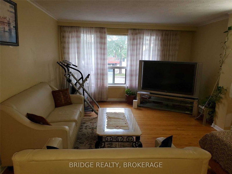 7075 Magic Crt, Mississauga, L4T 3A2 | Image 2