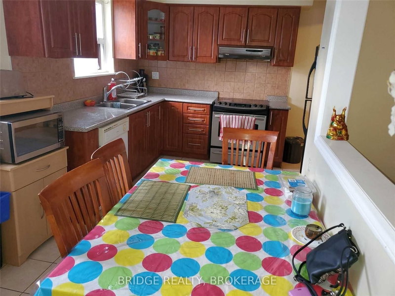 7075 Magic Crt, Mississauga, L4T 3A2 | Image 3