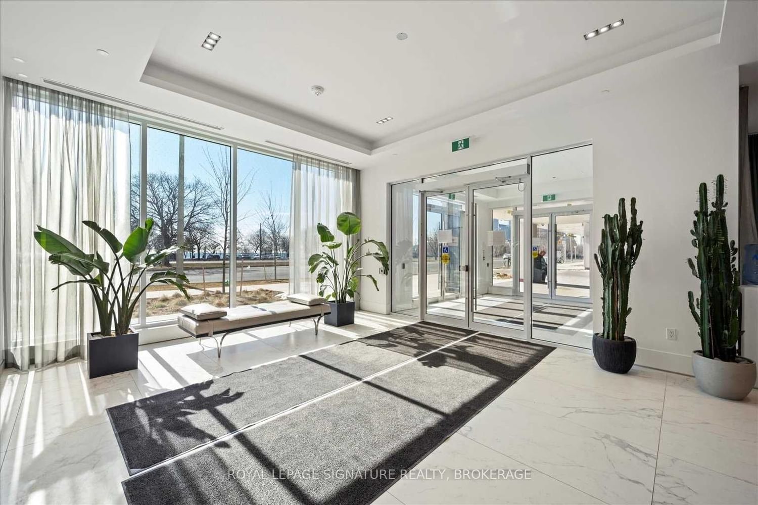 Condo sold at 4015-1926 Lake Shore Boulevard, Toronto, High Park-Swansea, M6S 1A1 - MLS: W5961031