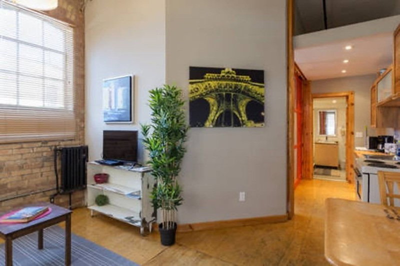 100 - 2480 Dundas St W, Toronto, M6R 1W6 | Image 2