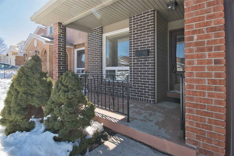 32 Langston Dr, Brampton, L6V 3W7 | Image 2