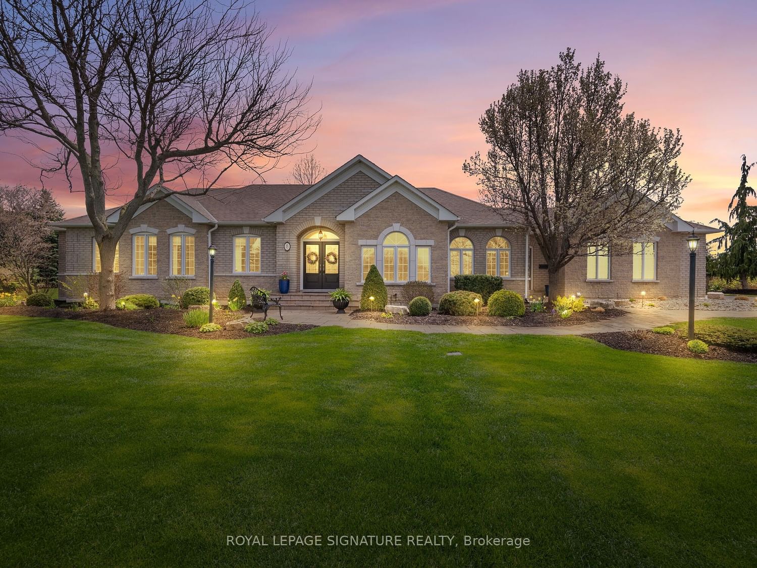 Detached House sold at 8 Bridlewood Boulevard, Halton Hills, Ontario, L0P 1H0 - Limehouse - MLS: W5962848