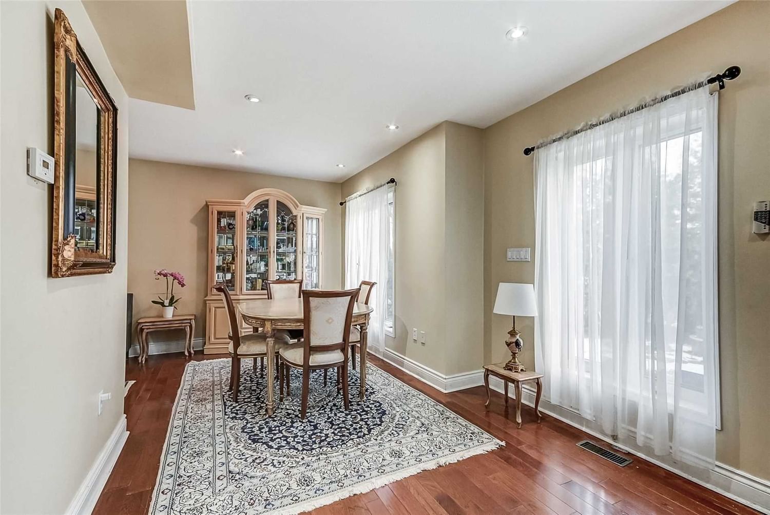Listing Image 11