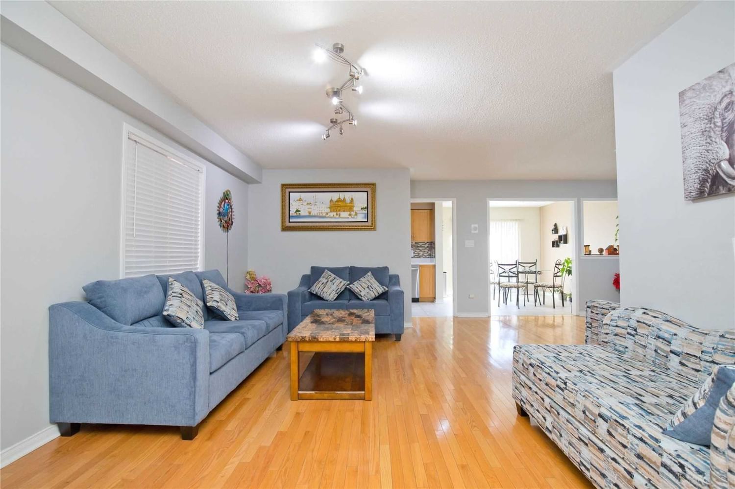 Listing Image 6