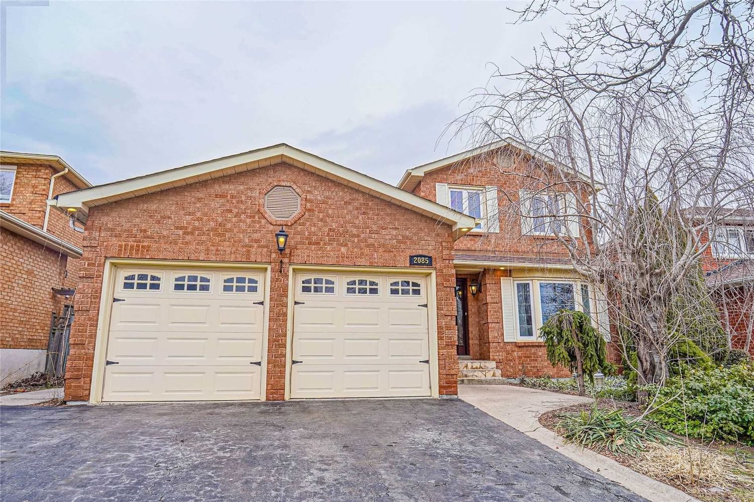 Detached House sold at 2085 Oakmead Boulevard, Oakville, River Oaks, L6H 5C2 - MLS: W5964199