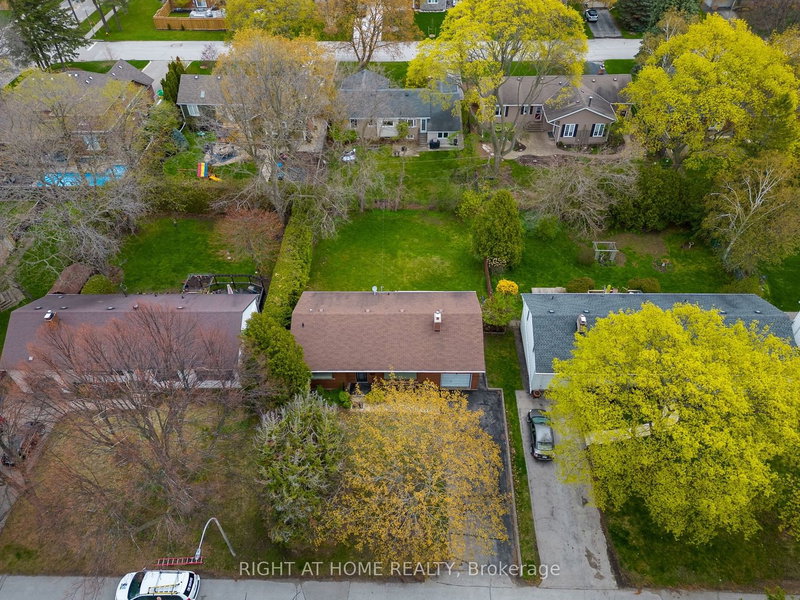 271 Linden Ave, Burlington, L7L 2P4 | Image 2