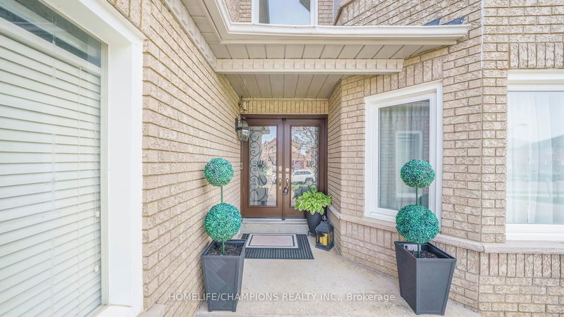286 Fernforest Dr, Brampton, L6R 1B6 | Image 3