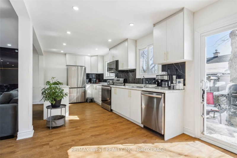 3118 Victoria St, Oakville, L6L 1K2 | Image 3