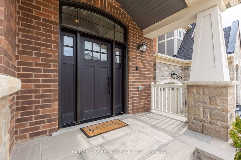 3329 Vernon Powell Dr, Oakville, L6H 0Y4 | Image 3
