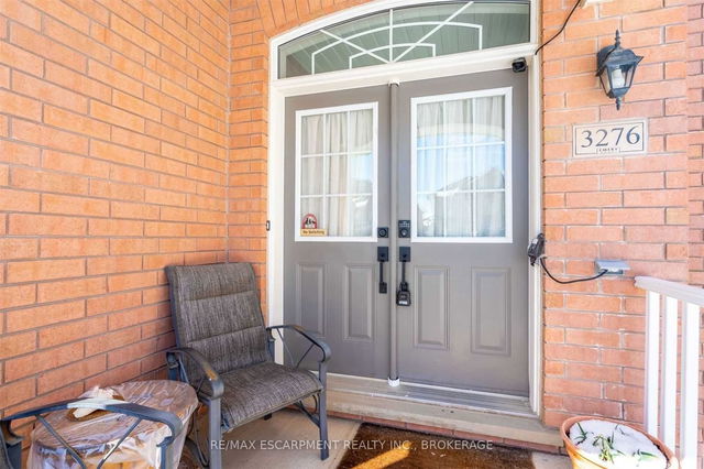 3276 Sealey Crescent