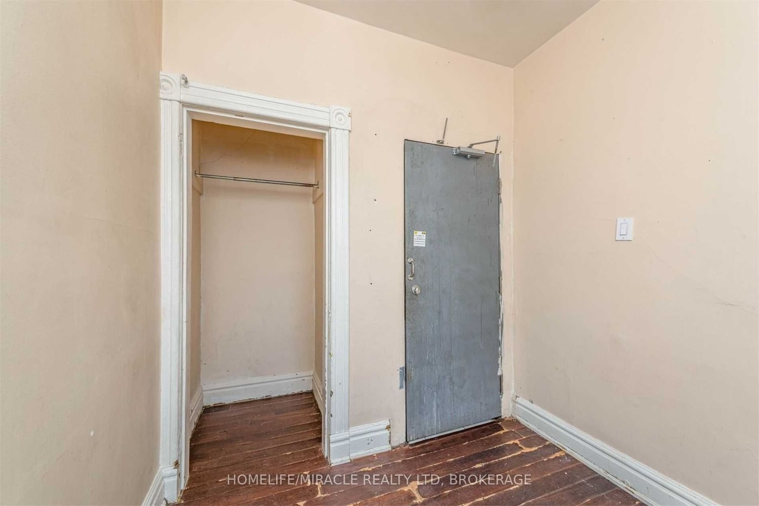 Listing Image 6